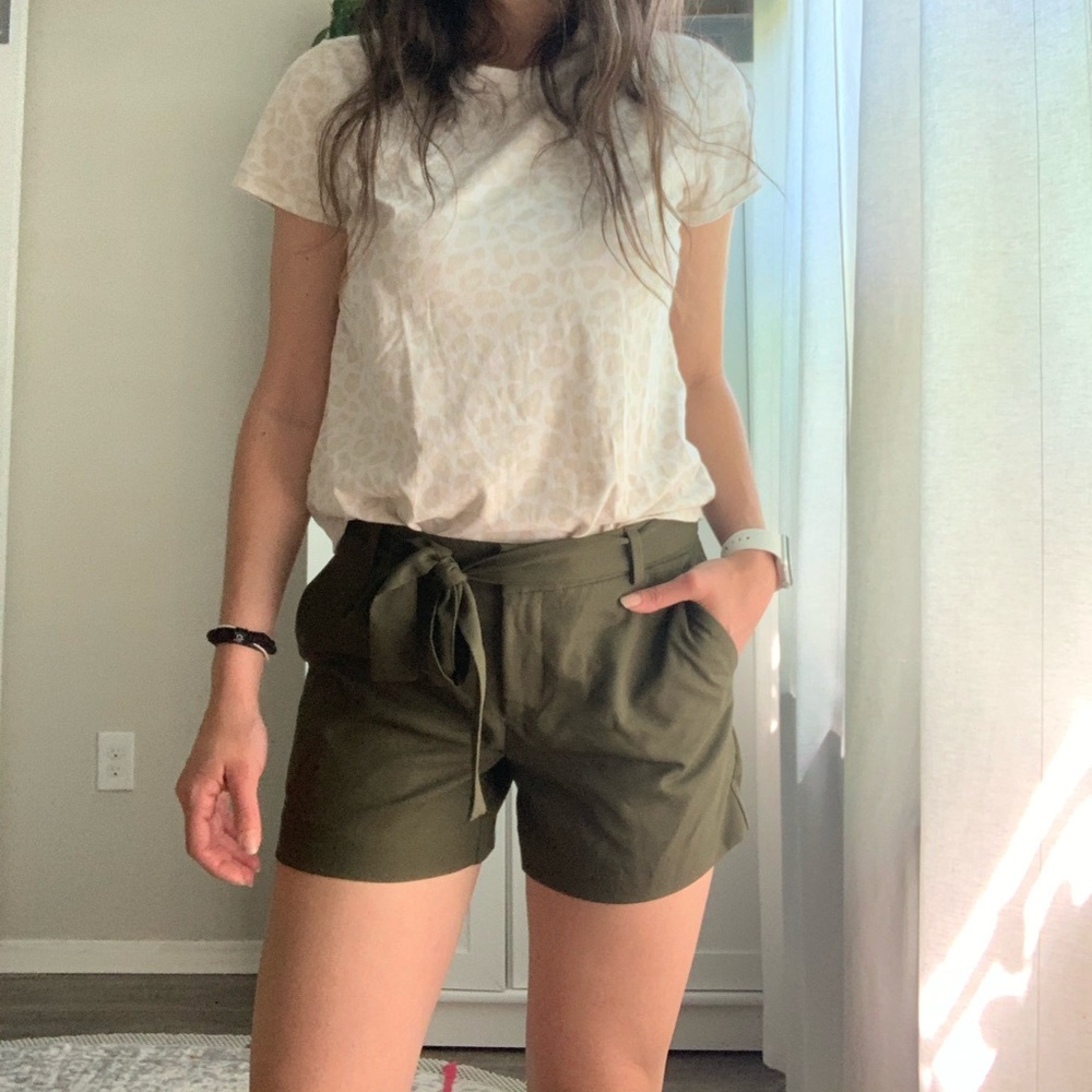 ❤️ 2 for $20 Banana Republic Dress Shorts